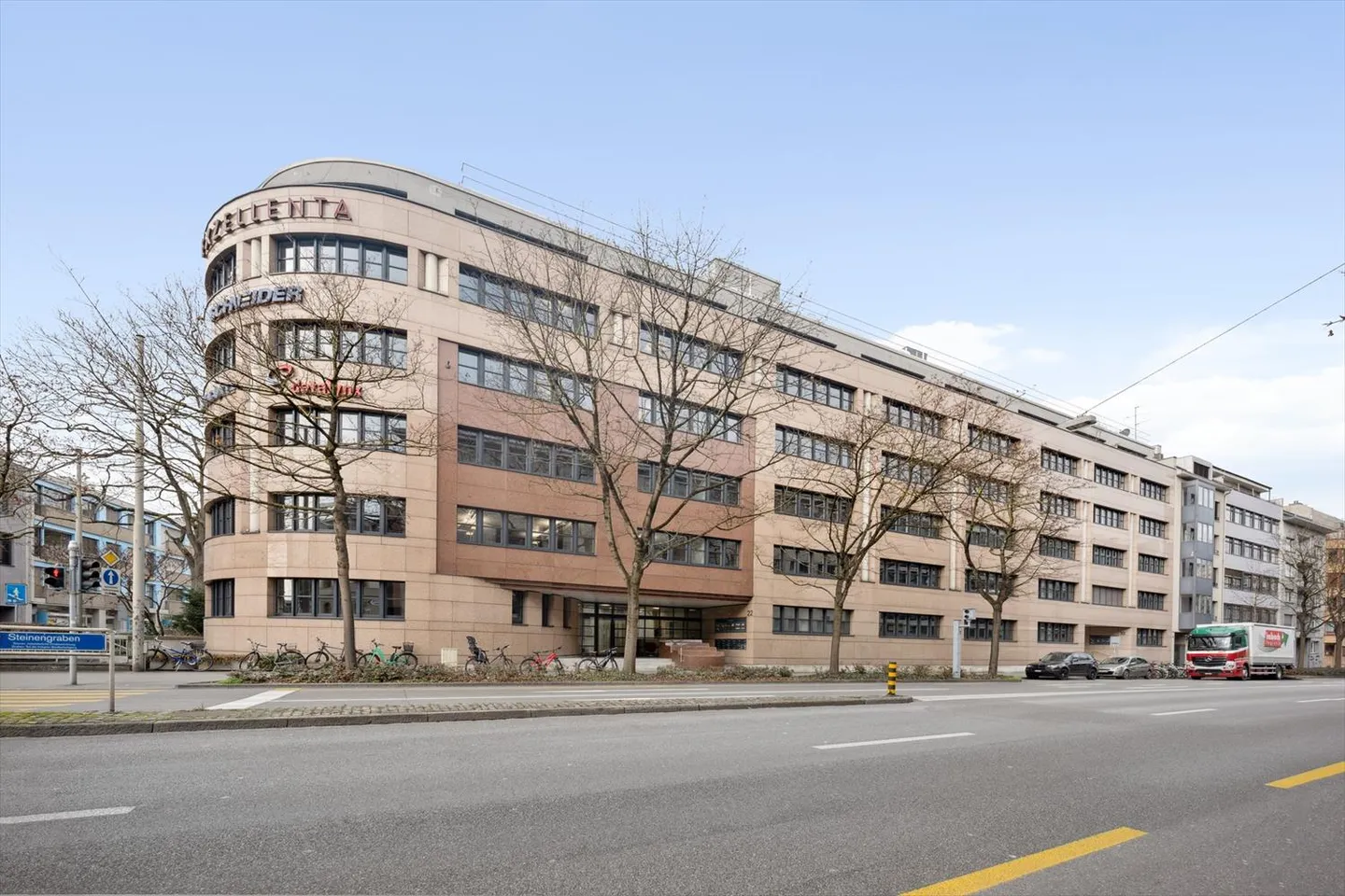 Office space for rent - Photo 1 of 13