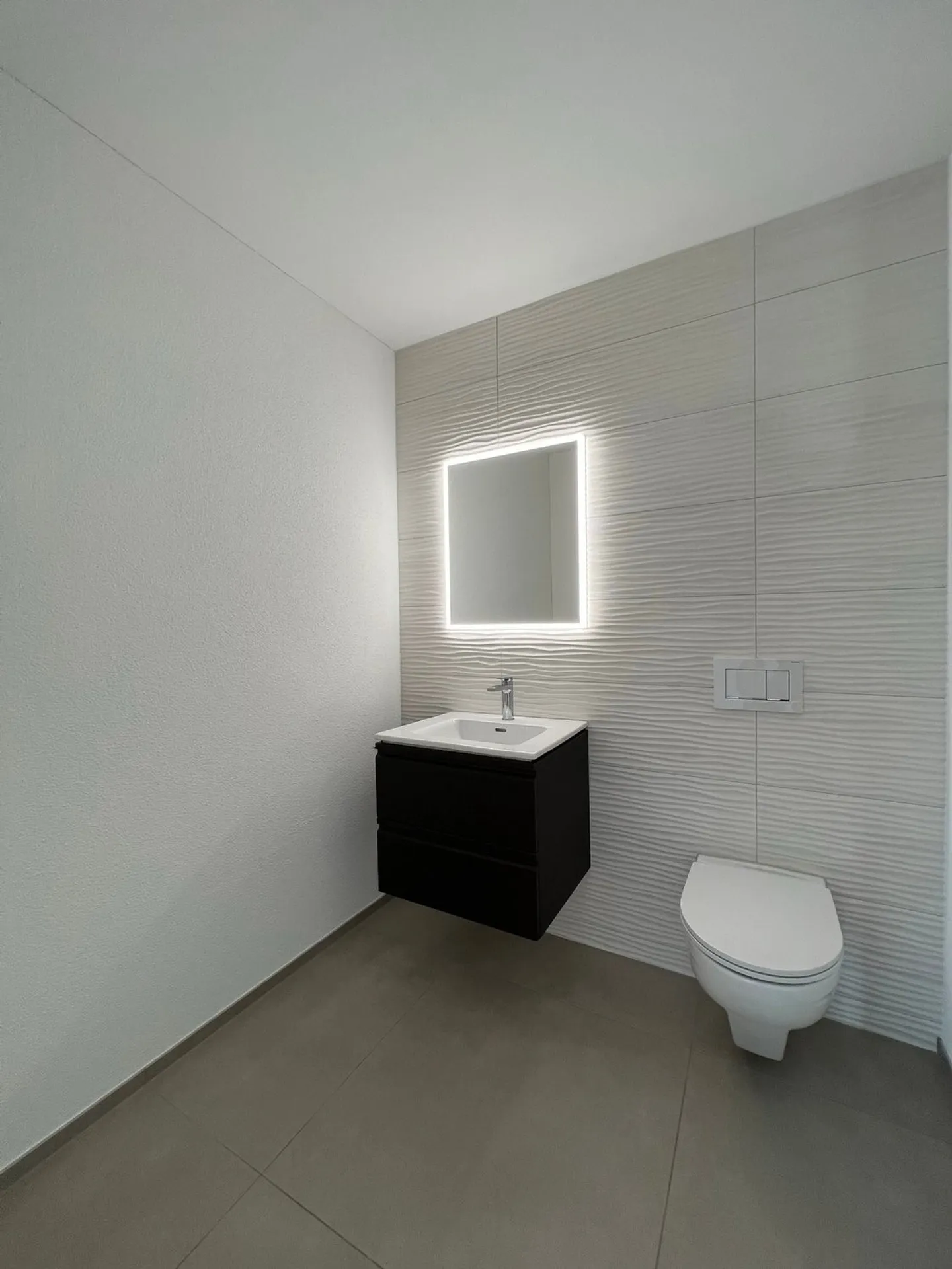 Modern 3-room penthouse with panoramic views in Zwingen - Photo 7 of 20