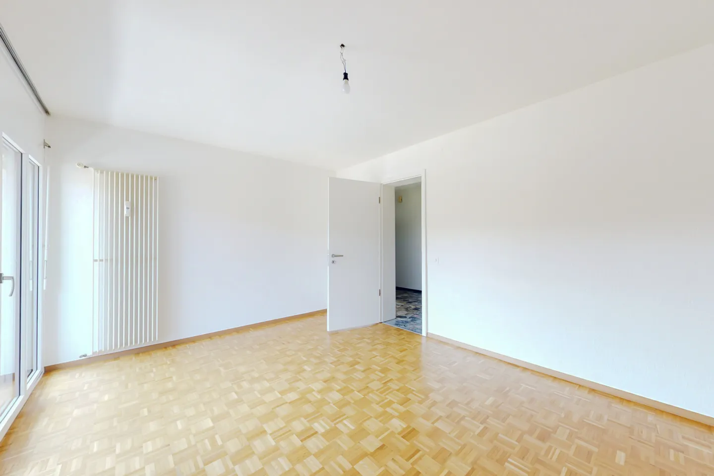Bright residential property with terrace in a strategic location in Agno - Photo 3 of 11