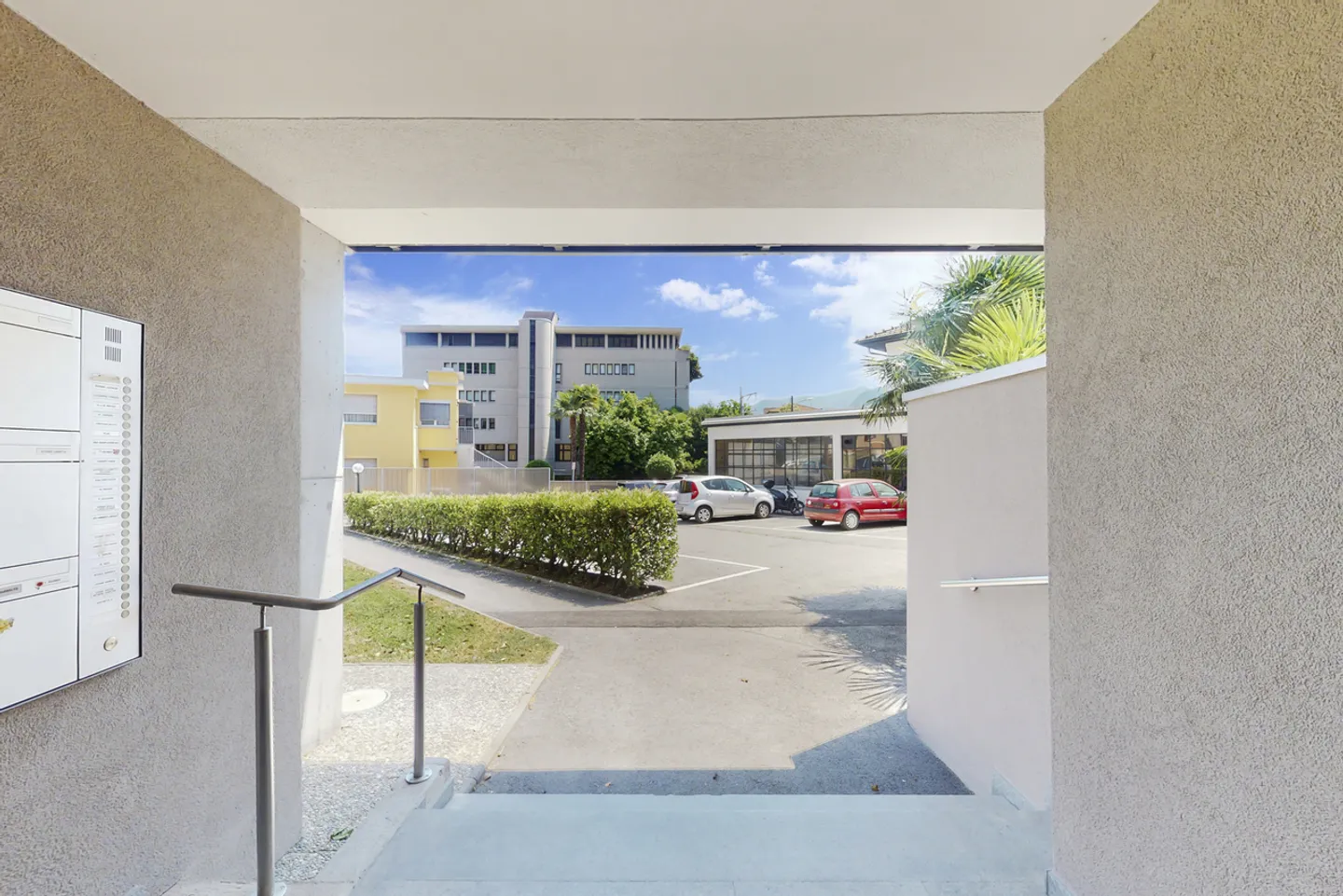 Bright residential property with terrace in a strategic location in Agno - Photo 11 of 11