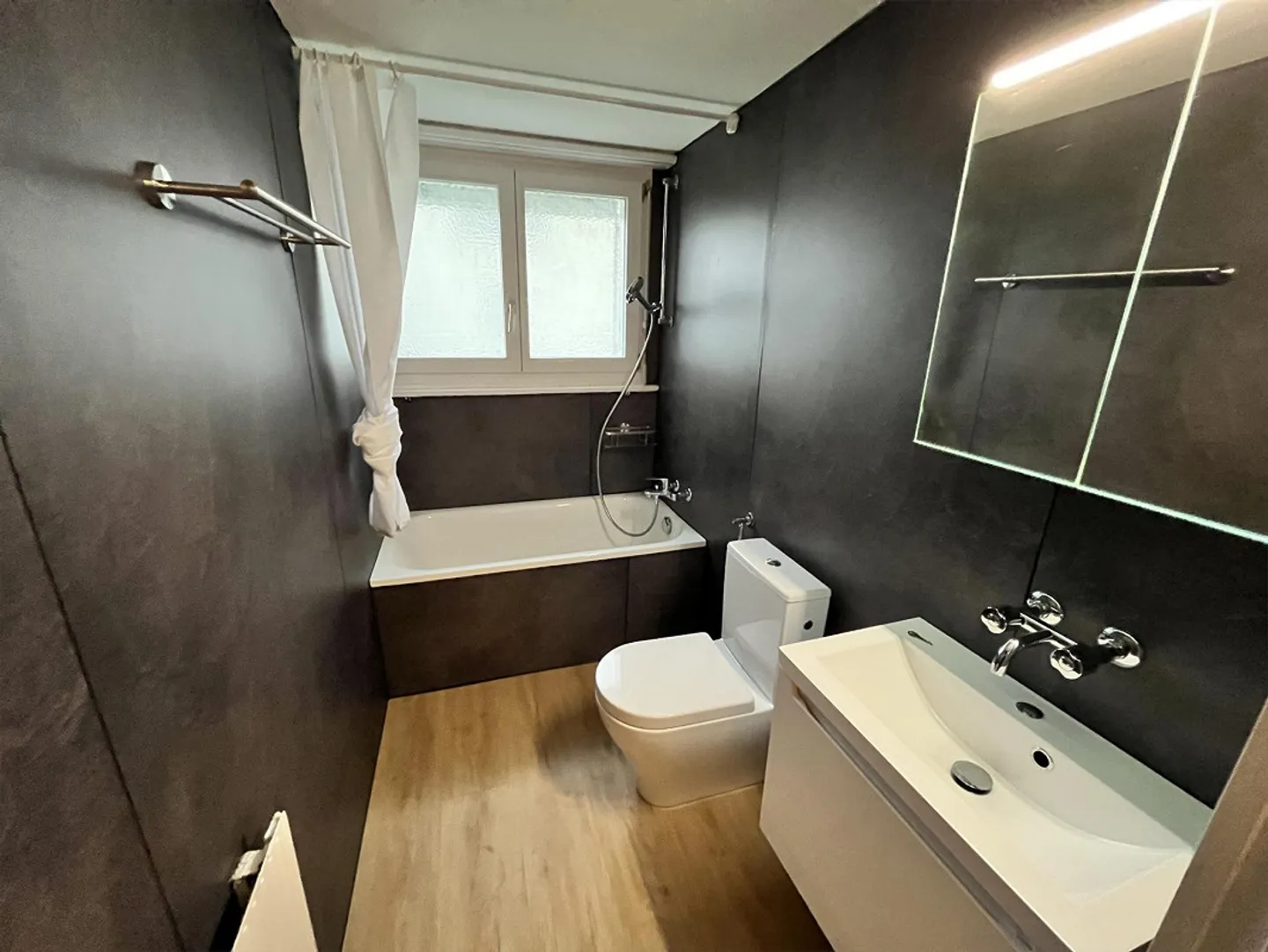 Renovated 2-room apartment on the ground floor - Photo 7 of 8