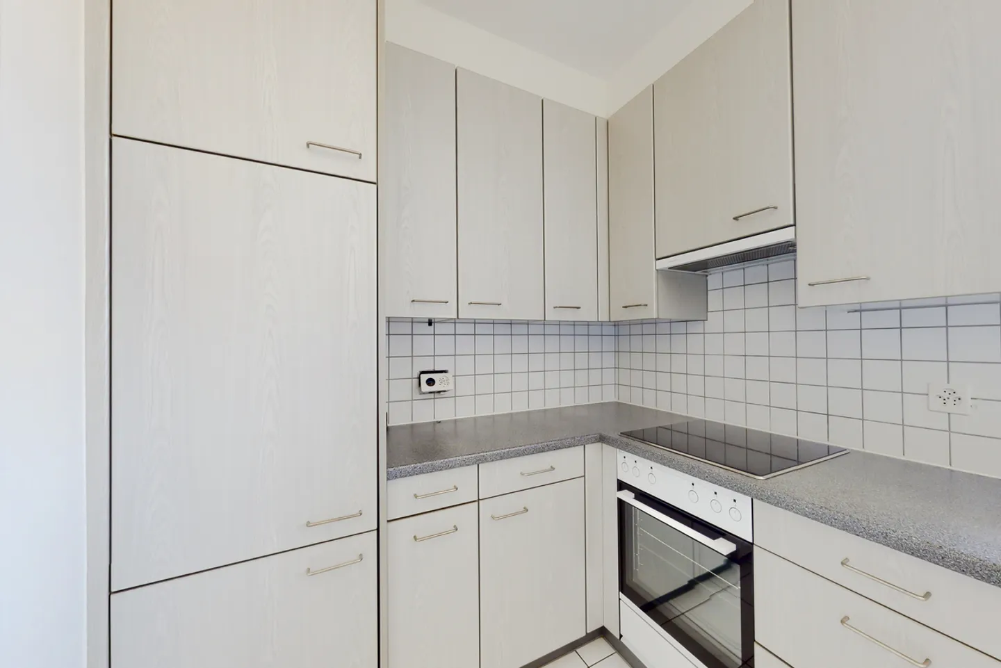 Bright residential property with terrace in a strategic location in Agno - Photo 8 of 11