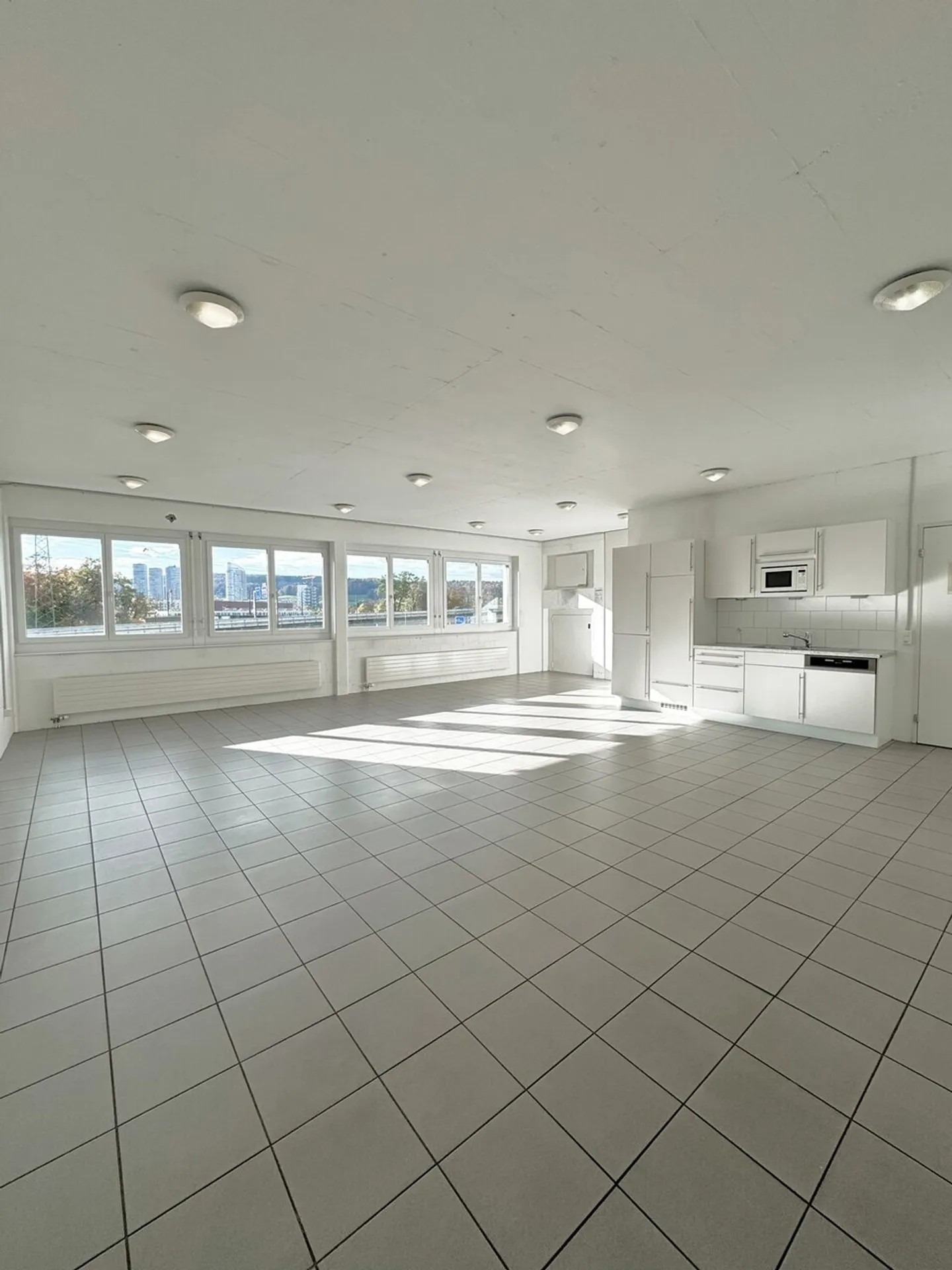 Il punto di partenza perfetto per la tua attività con ascensore merci diretto... - Foto 5 di 9