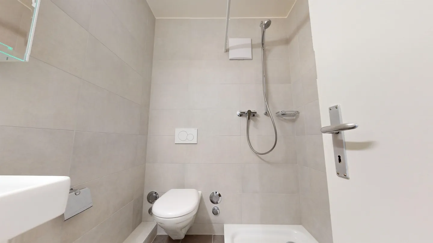 Living in Fribourg: Comfort and Practicality in 2.5 Rooms - Photo 5 of 5