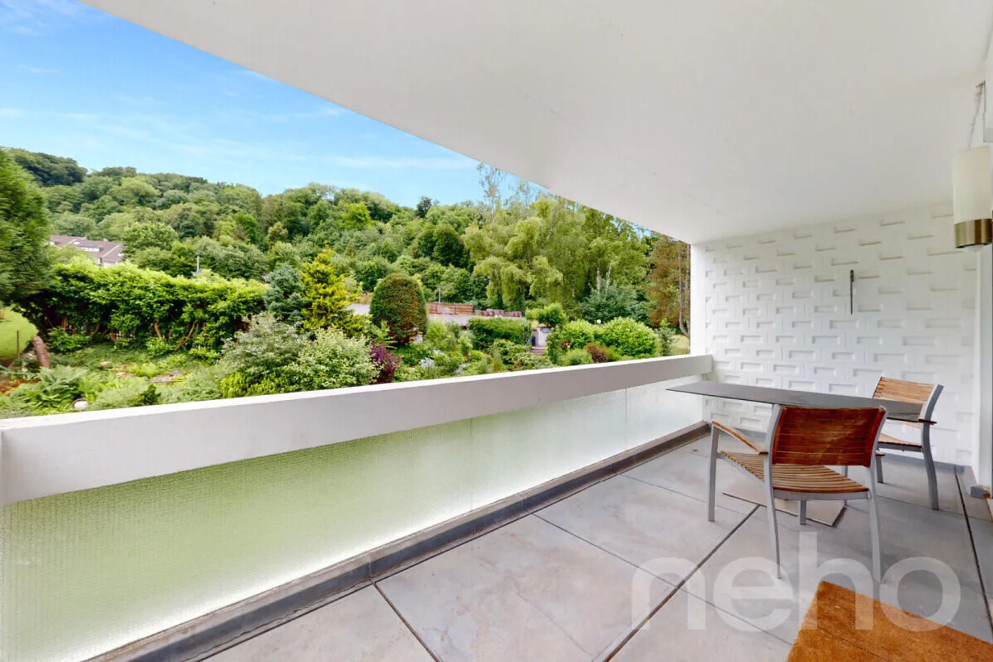 Casa bifamiliare ristrutturata e stilosa con giardino a bassa manutenzione - Foto 10 di 13