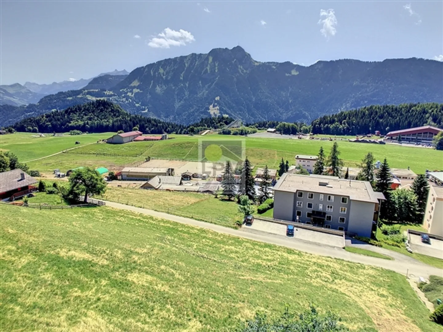 5.5 room apartment with beautiful view and large garden - Photo 3 of 13