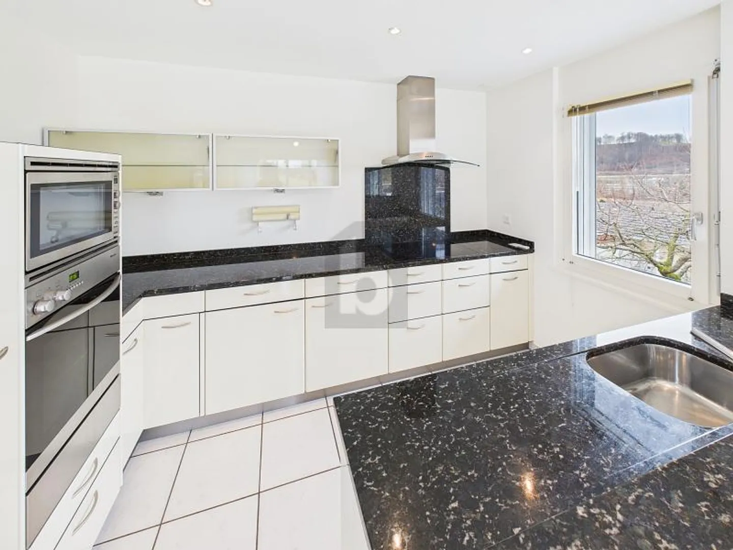 Geräumige Wohnung mit herrlicher Aussicht - Foto 2 von 6