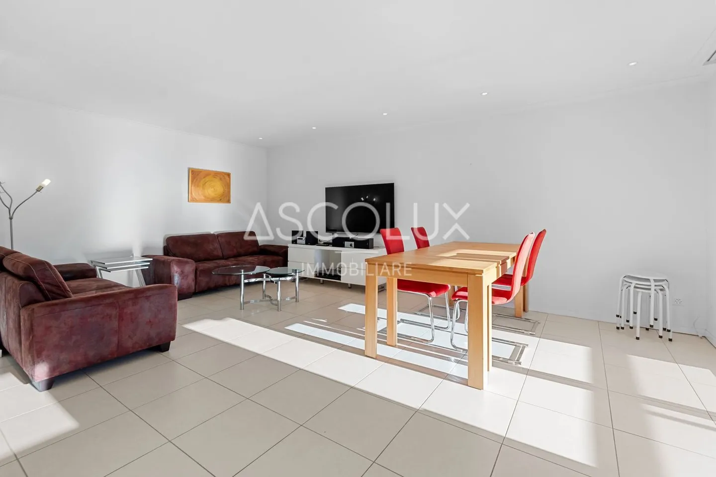 Appartamento 3.5 locali con ampia terrazza e vista aperta - possibile come appartamento di vacanza | FERIENWohnung mit 3.5 Zimmern, großer Terrasse und freier Aussicht - Photo 5 sur 13