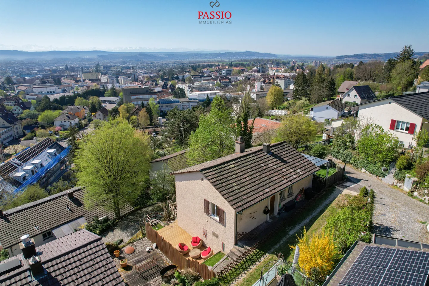 Well-maintained 5.5-room single-family house with unobstructed view of the Alps - Photo 3 of 27