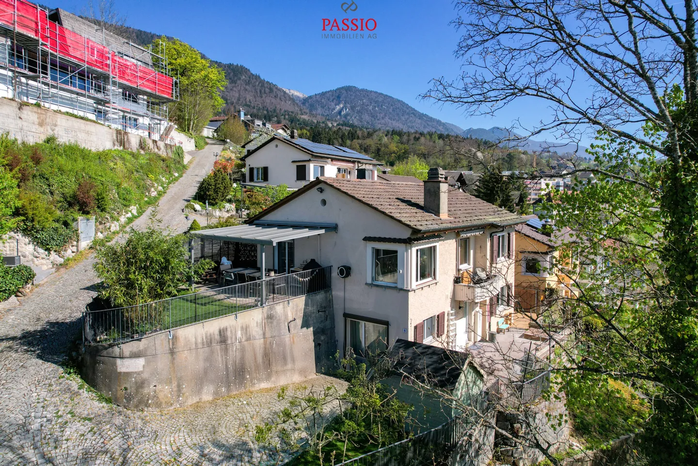 Well-maintained 5.5-room single-family house with unobstructed view of the Alps - Photo 1 of 27