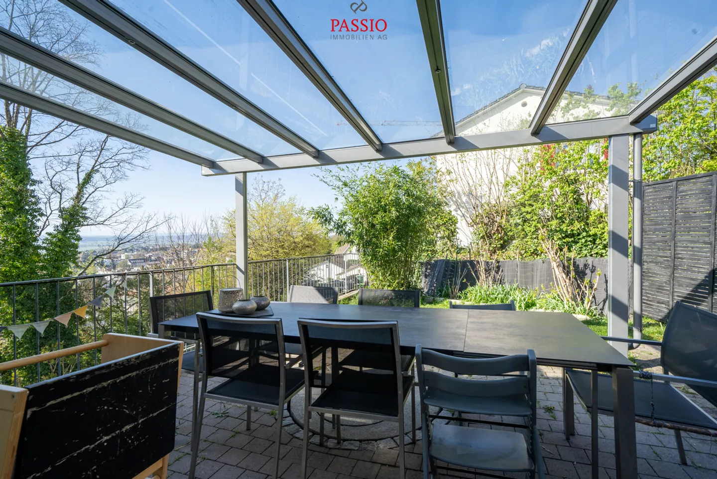 Well-maintained 5.5-room single-family house with unobstructed view of the Alps - Photo 2 of 27