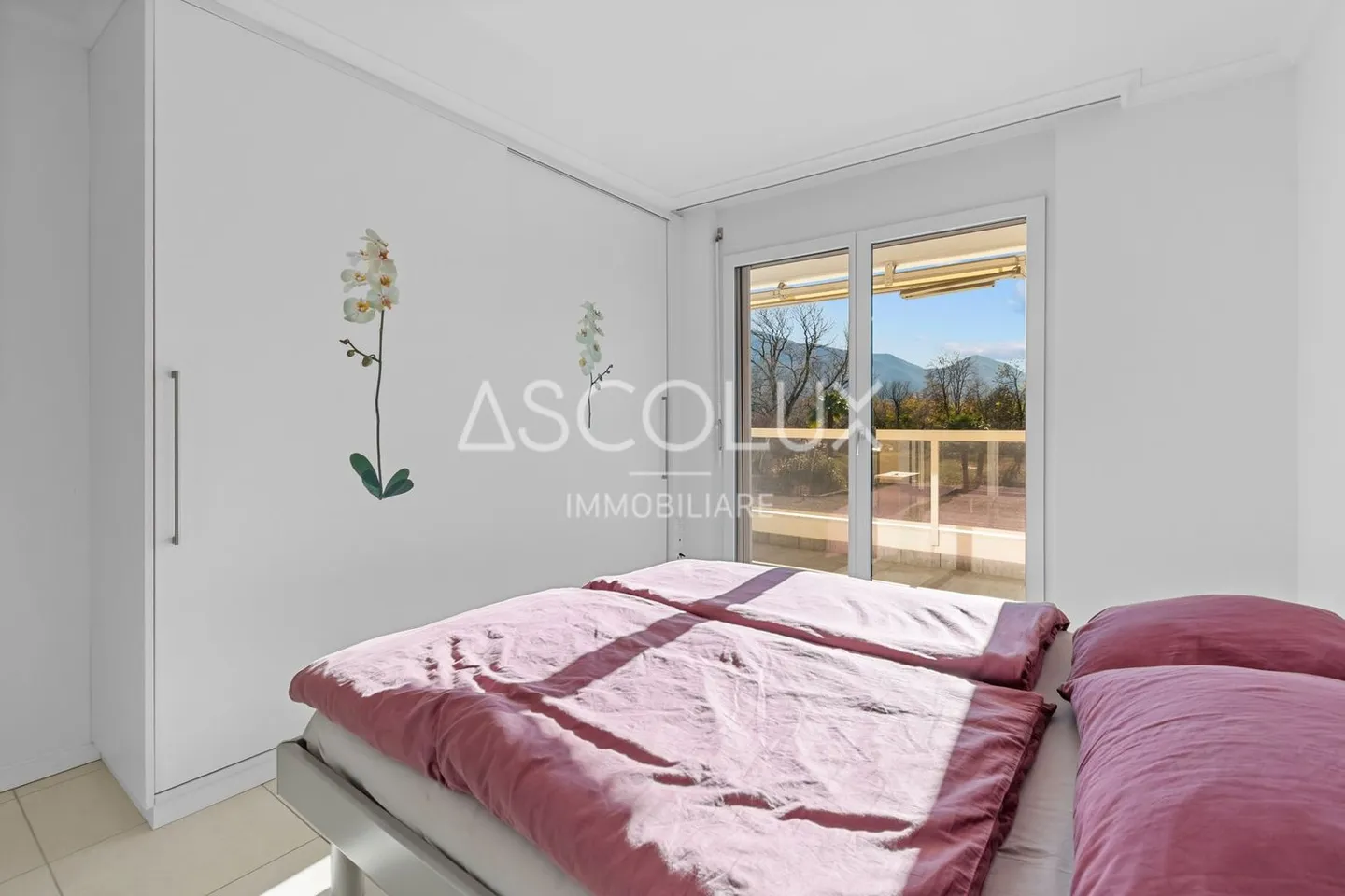 Appartamento 3.5 locali con ampia terrazza e vista aperta - possibile come appartamento di vacanza | FERIENWohnung mit 3.5 Zimmern, großer Terrasse und freier Aussicht - Photo 10 sur 13
