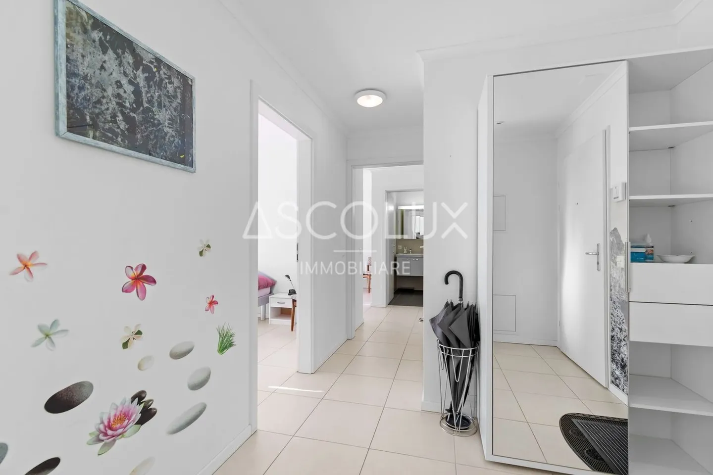 Appartamento 3.5 locali con ampia terrazza e vista aperta - possibile come appartamento di vacanza | FERIENWohnung mit 3.5 Zimmern, großer Terrasse und freier Aussicht - Photo 12 sur 13