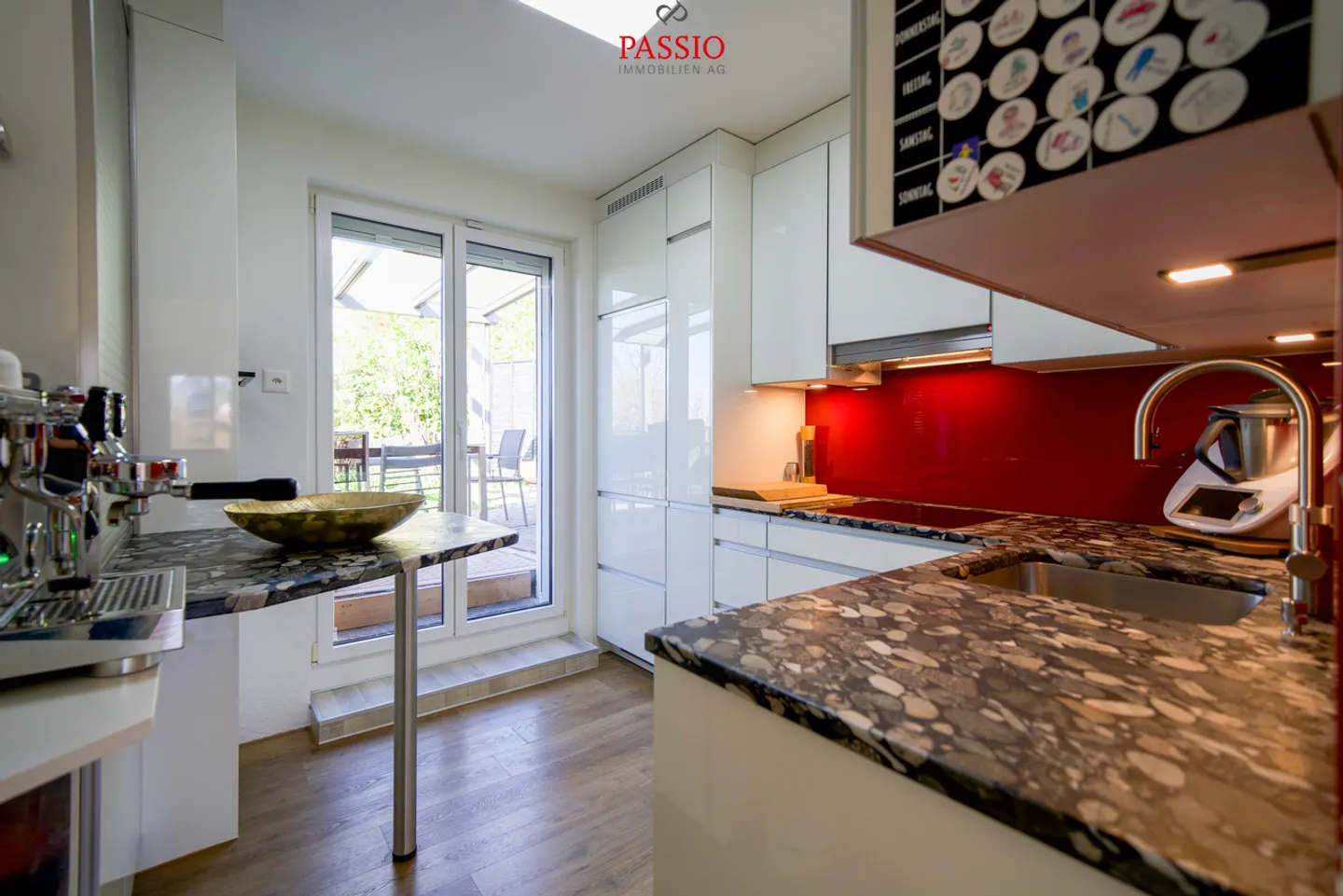 Well-maintained 5.5-room single-family house with unobstructed view of the Alps - Photo 10 of 27