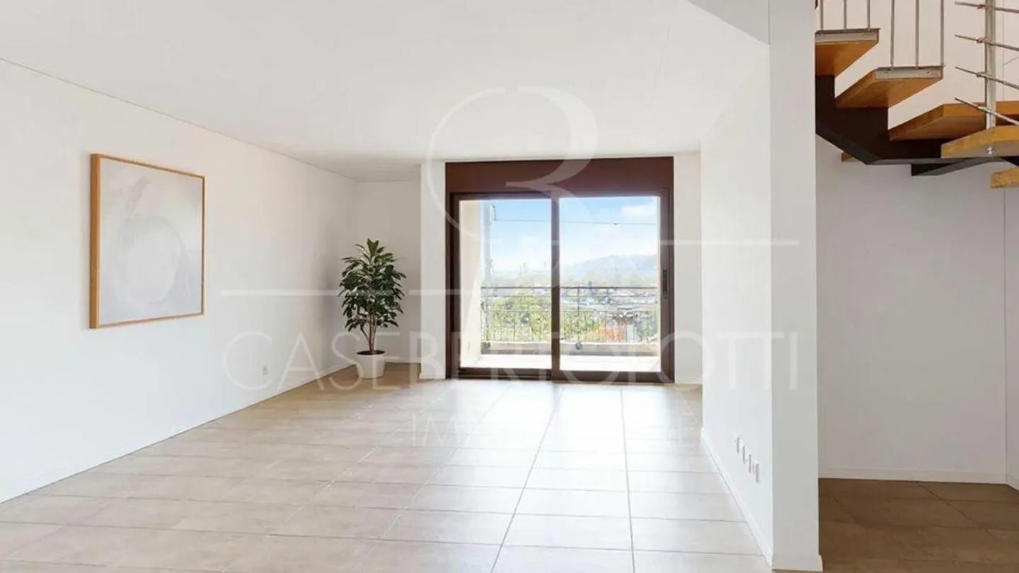 Duplex apartment with two balconies and plenty of light - modern living in Tegna - Photo 3 of 8