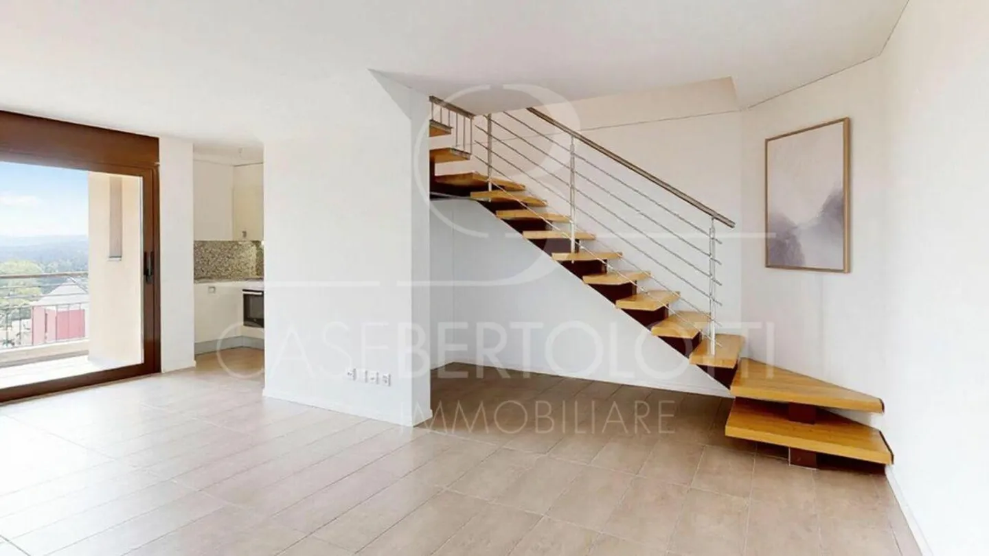 Duplex apartment with two balconies and plenty of light - modern living in Tegna - Photo 4 of 8