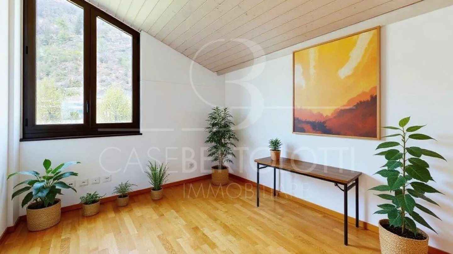 Duplex apartment with two balconies and plenty of light - modern living in Tegna - Photo 6 of 8