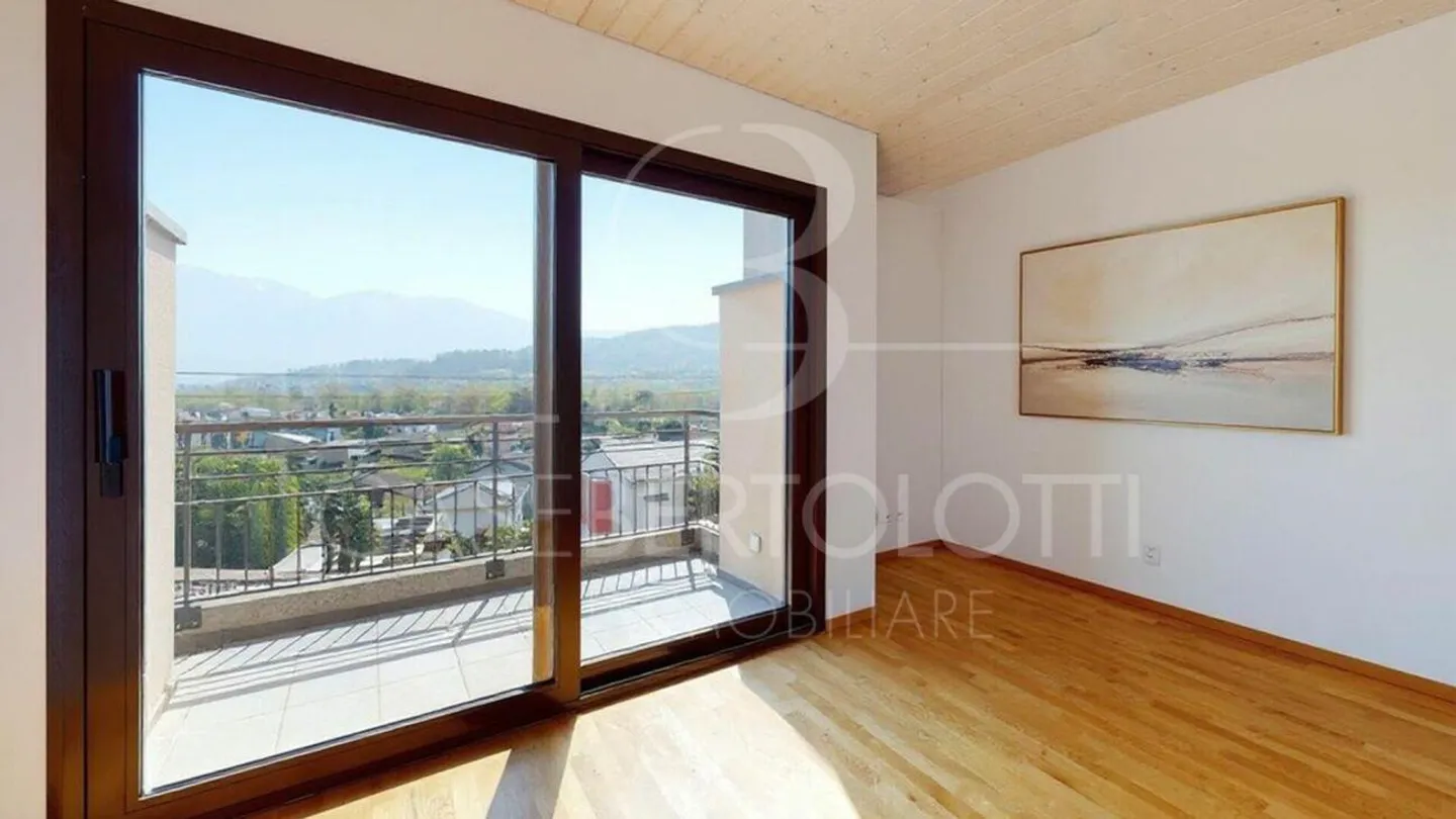 Duplex apartment with two balconies and plenty of light - modern living in Tegna - Photo 7 of 8