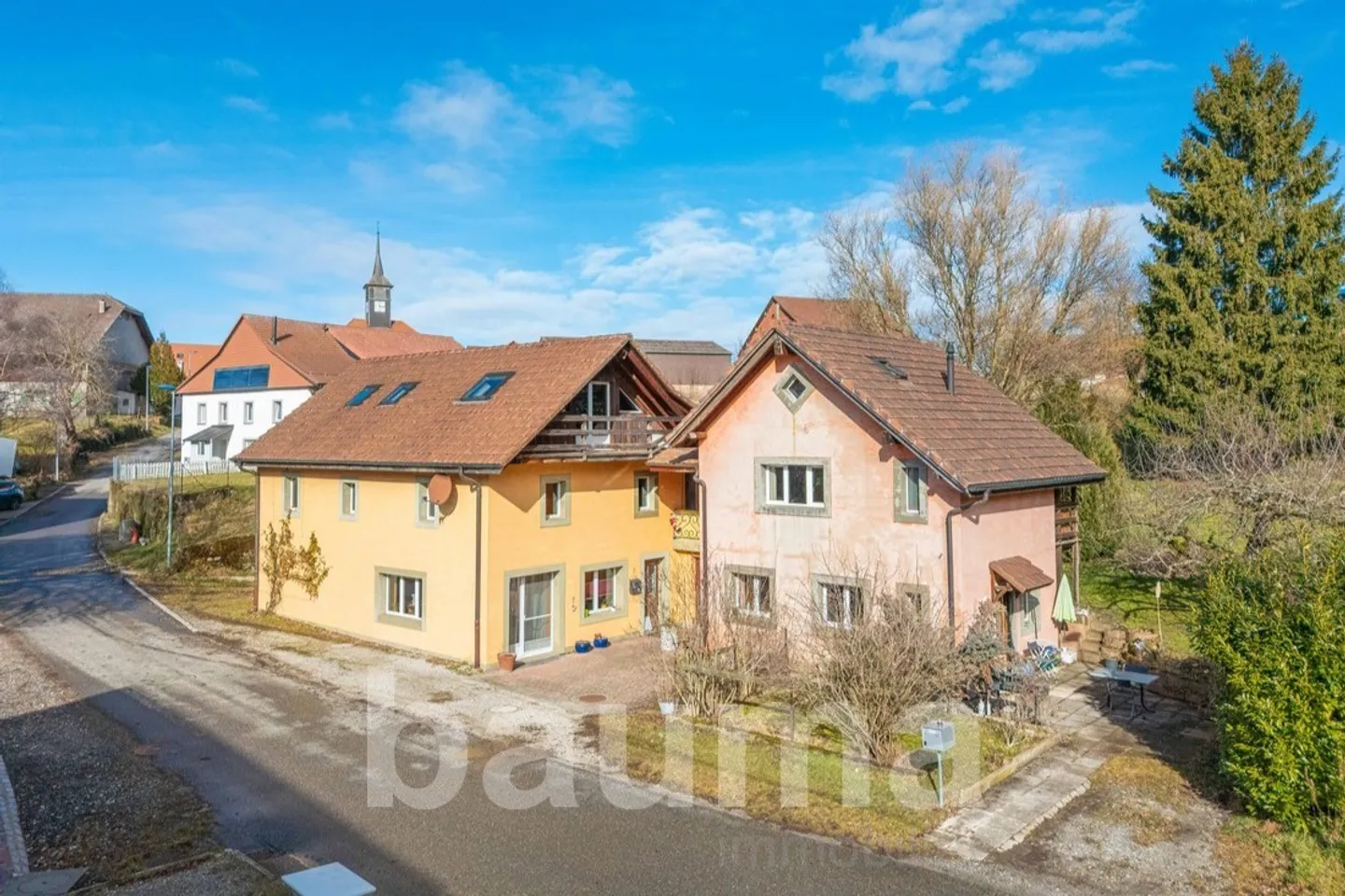 Terrain avec deux maisons - Photo 1 sur 13