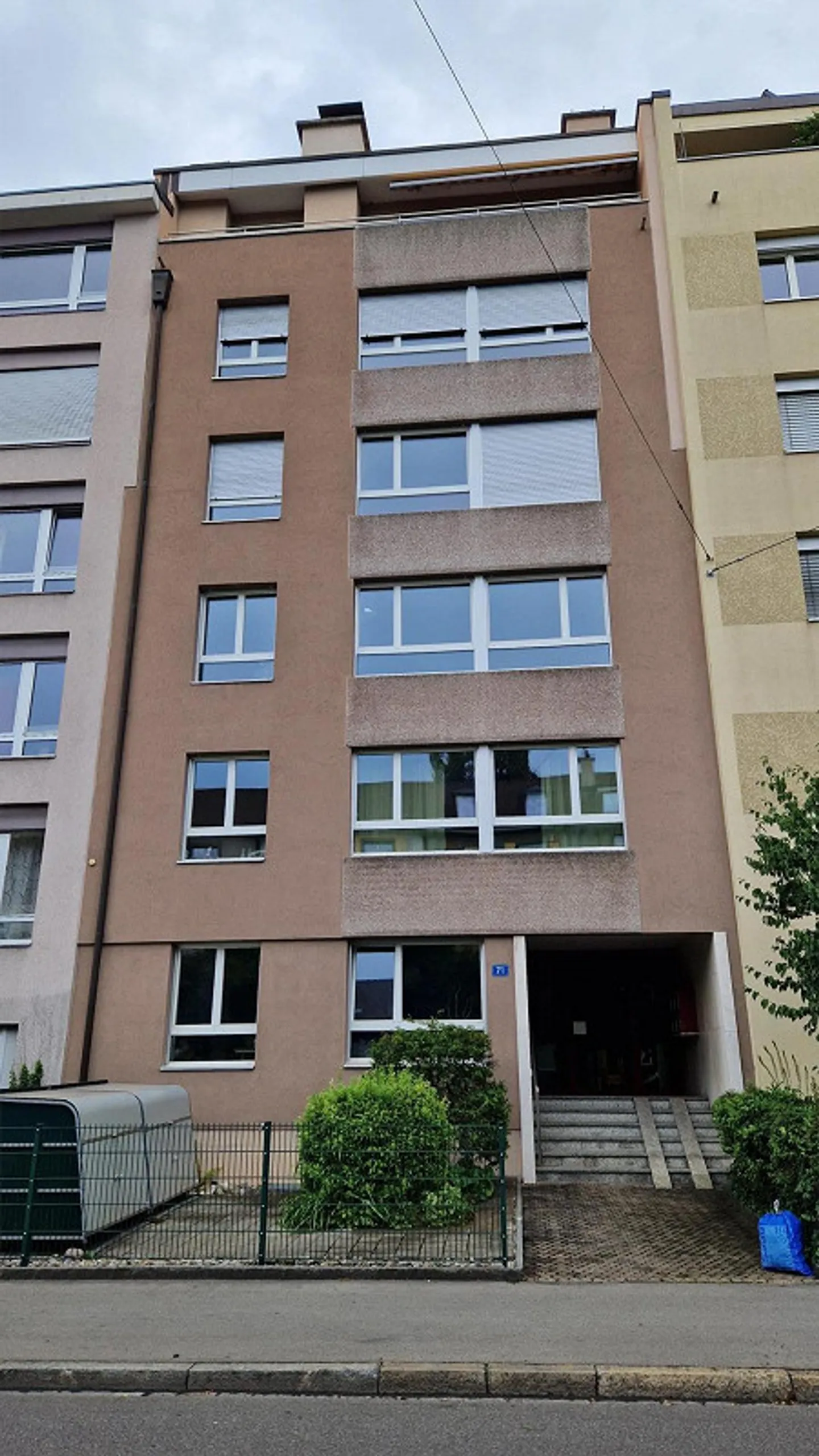 Ampio appartamento di 4,5 stanze con terrazza e camino - Foto 1 di 9