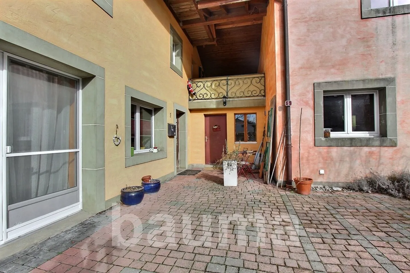 Terrain avec deux maisons - Photo 2 sur 13