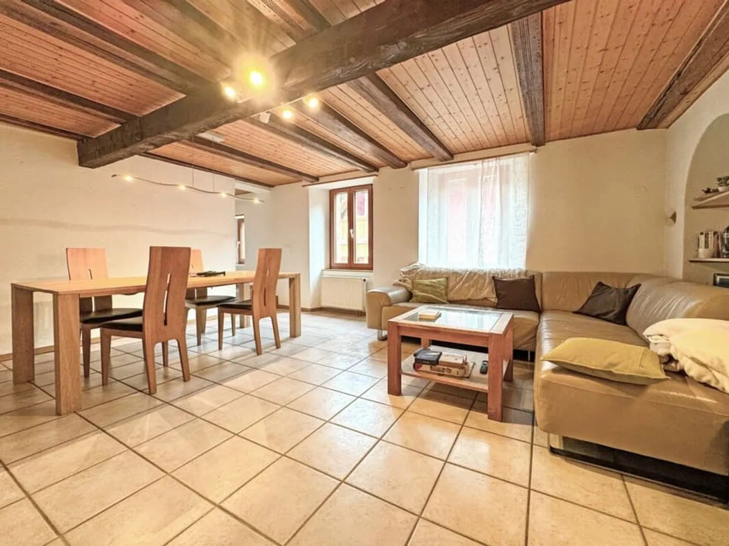 Property with 2 apartments and a building plot with garden - Photo 4 of 13