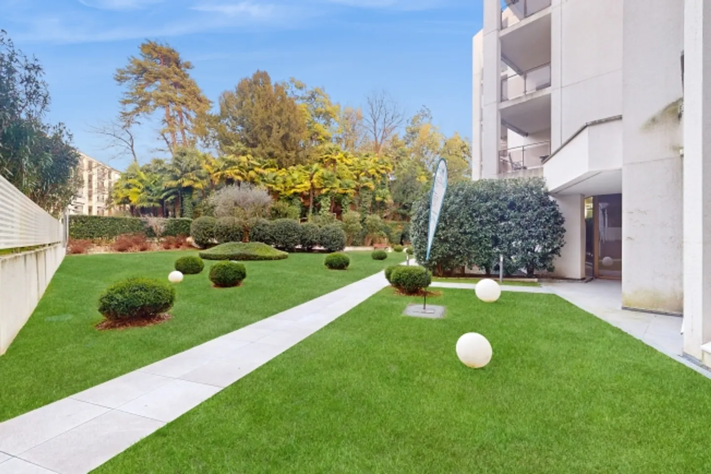 Elegant Apartment in Lugano - Photo 2 of 9