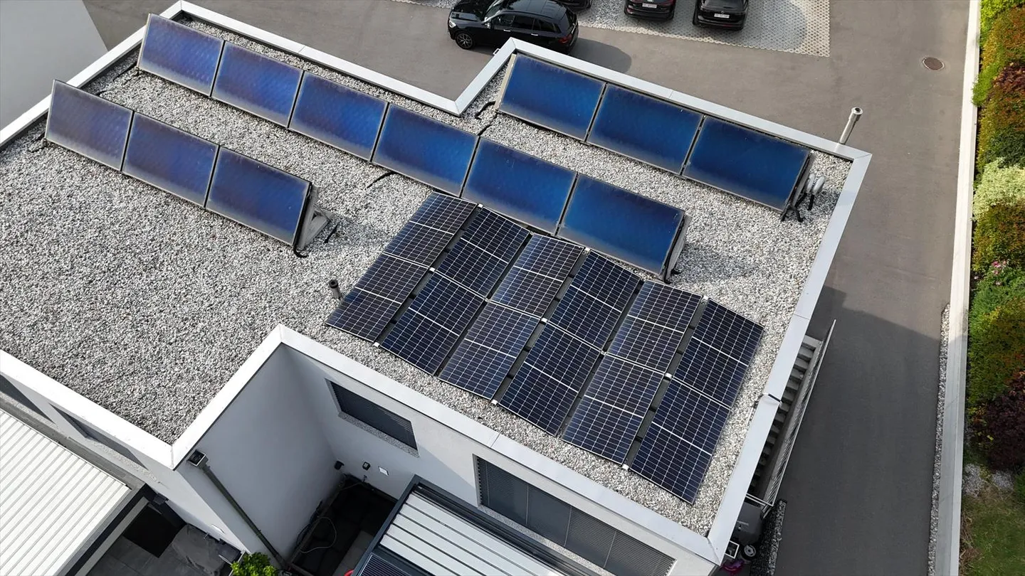 Haus mit Garten, Garage und Solarmodulen im Zentrum von Granges - Foto 3 di 12