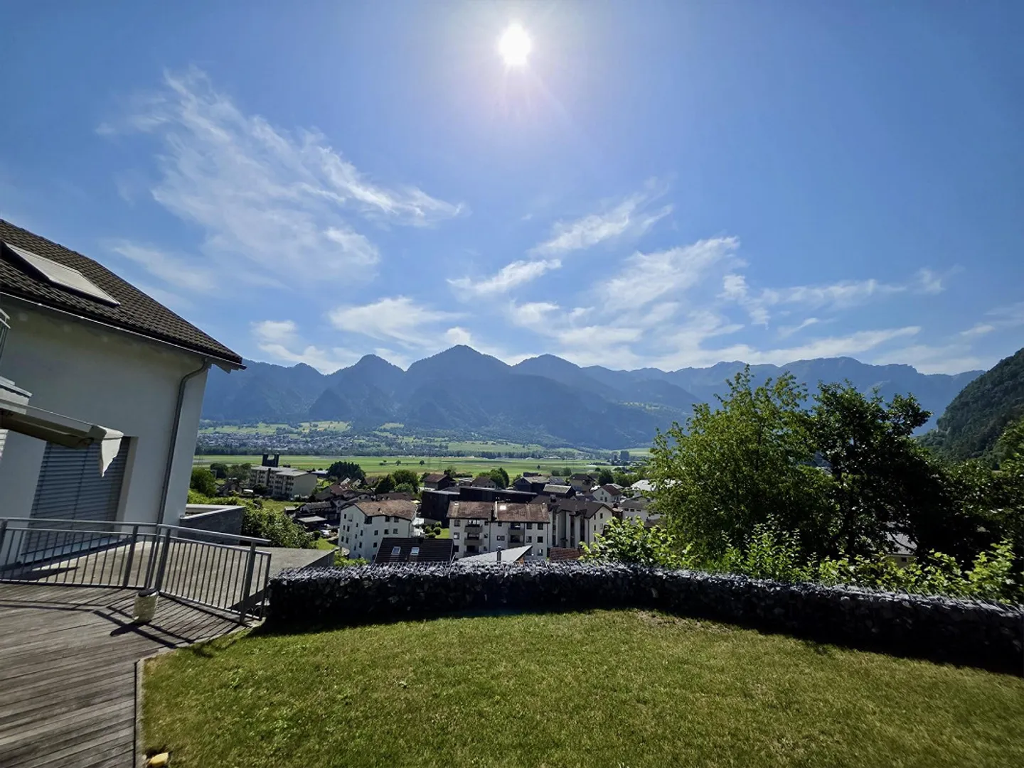 Panoramawohnung mit Garten - Foto 1 von 20