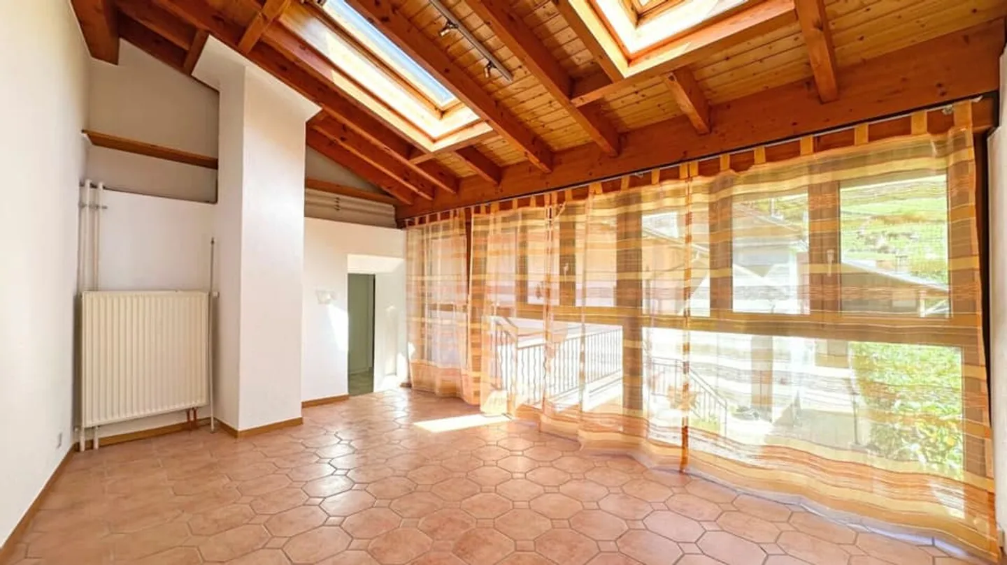 Property with 2 apartments and a building plot with garden - Photo 12 of 13