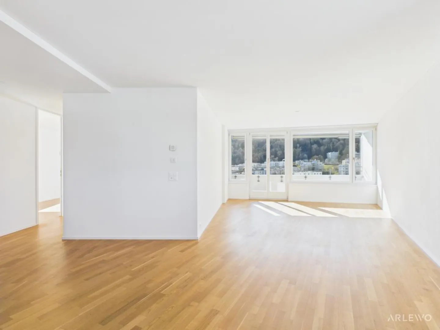 Modernes Wohnen über den Dächern - 11 Etage mit See- und Bergblick - Photo 1 sur 12