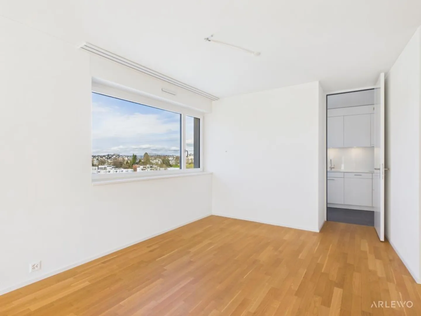Modernes Wohnen über den Dächern - 11 Etage mit See- und Bergblick - Photo 2 sur 12