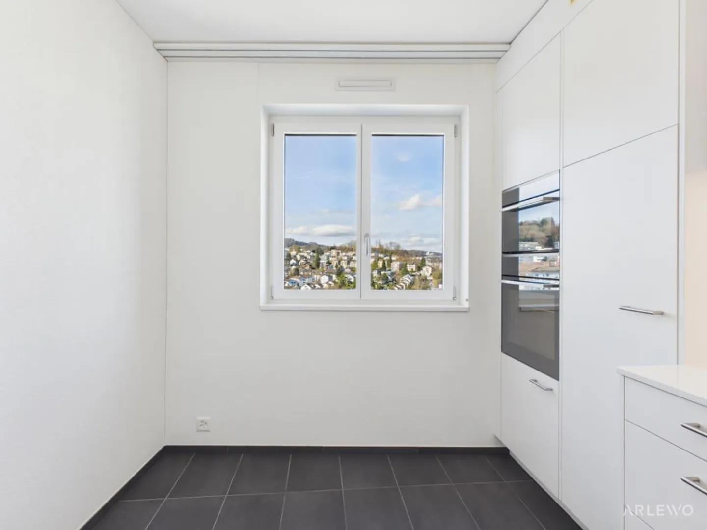 Modernes Wohnen über den Dächern - 11 Etage mit See- und Bergblick - Photo 5 sur 12