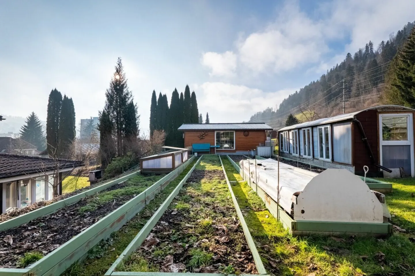 Casa plurifamiliare con molteplici possibilità di costruzione e utilizzo - Foto 4 di 11