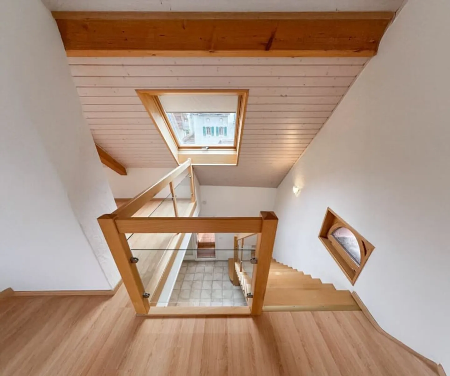 Property with 2 apartments and a building plot with garden - Photo 13 of 13