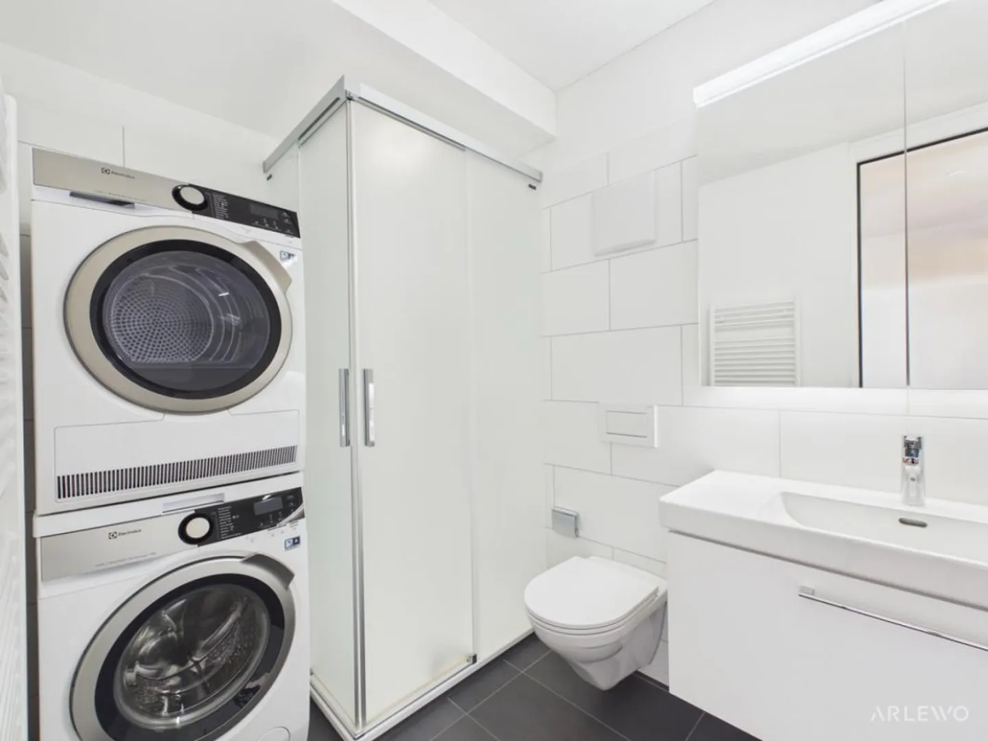 Modernes Wohnen über den Dächern - 11 Etage mit See- und Bergblick - Photo 10 sur 12