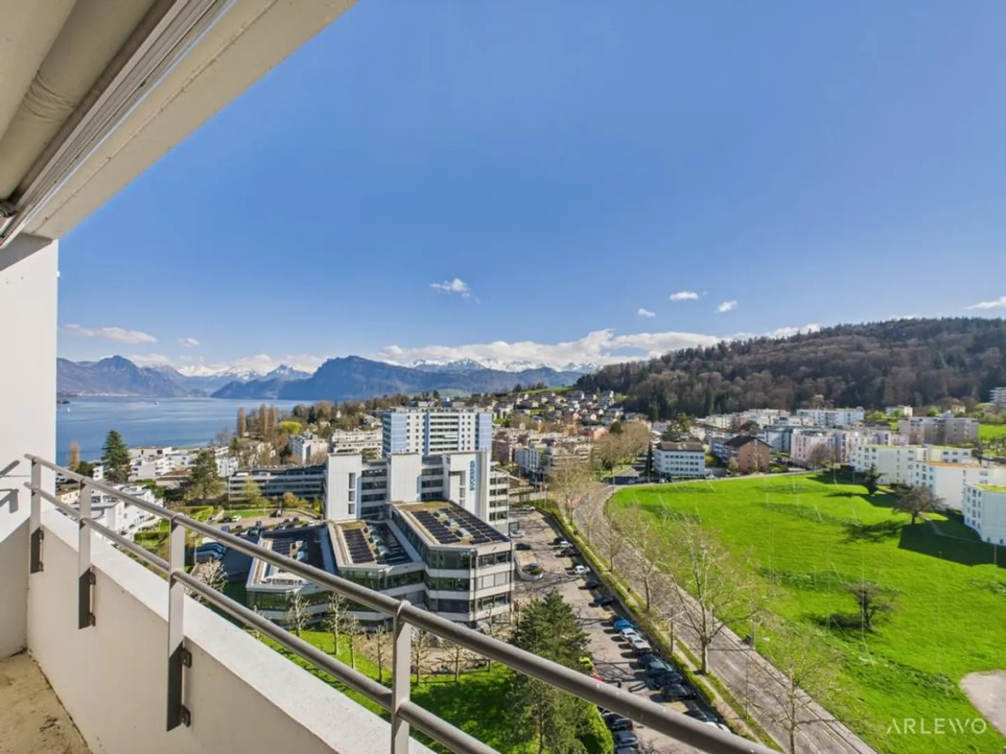 Modernes Wohnen über den Dächern - 11 Etage mit See- und Bergblick - Photo 12 sur 12