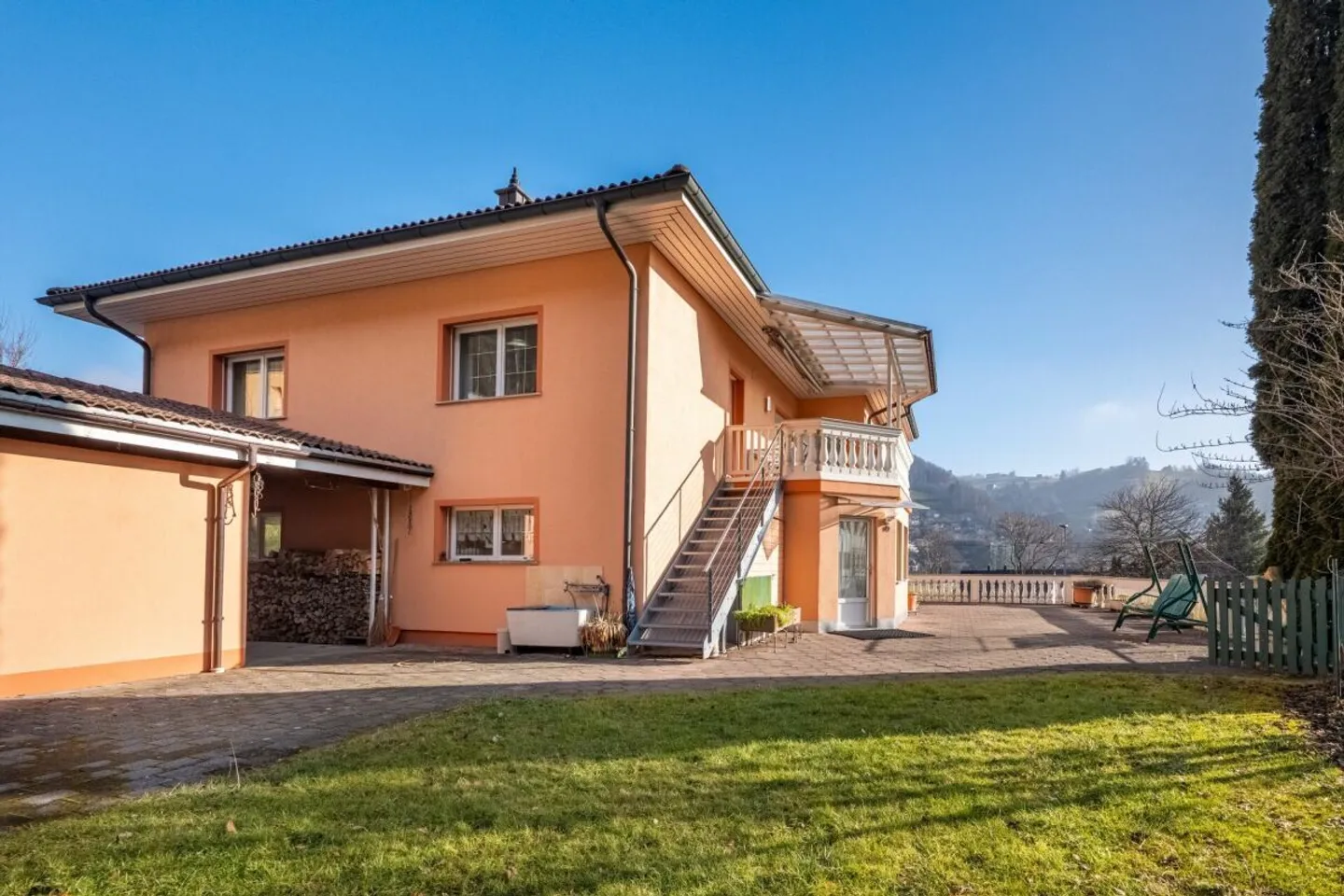 Casa plurifamiliare con molteplici possibilità di costruzione e utilizzo - Foto 2 di 11