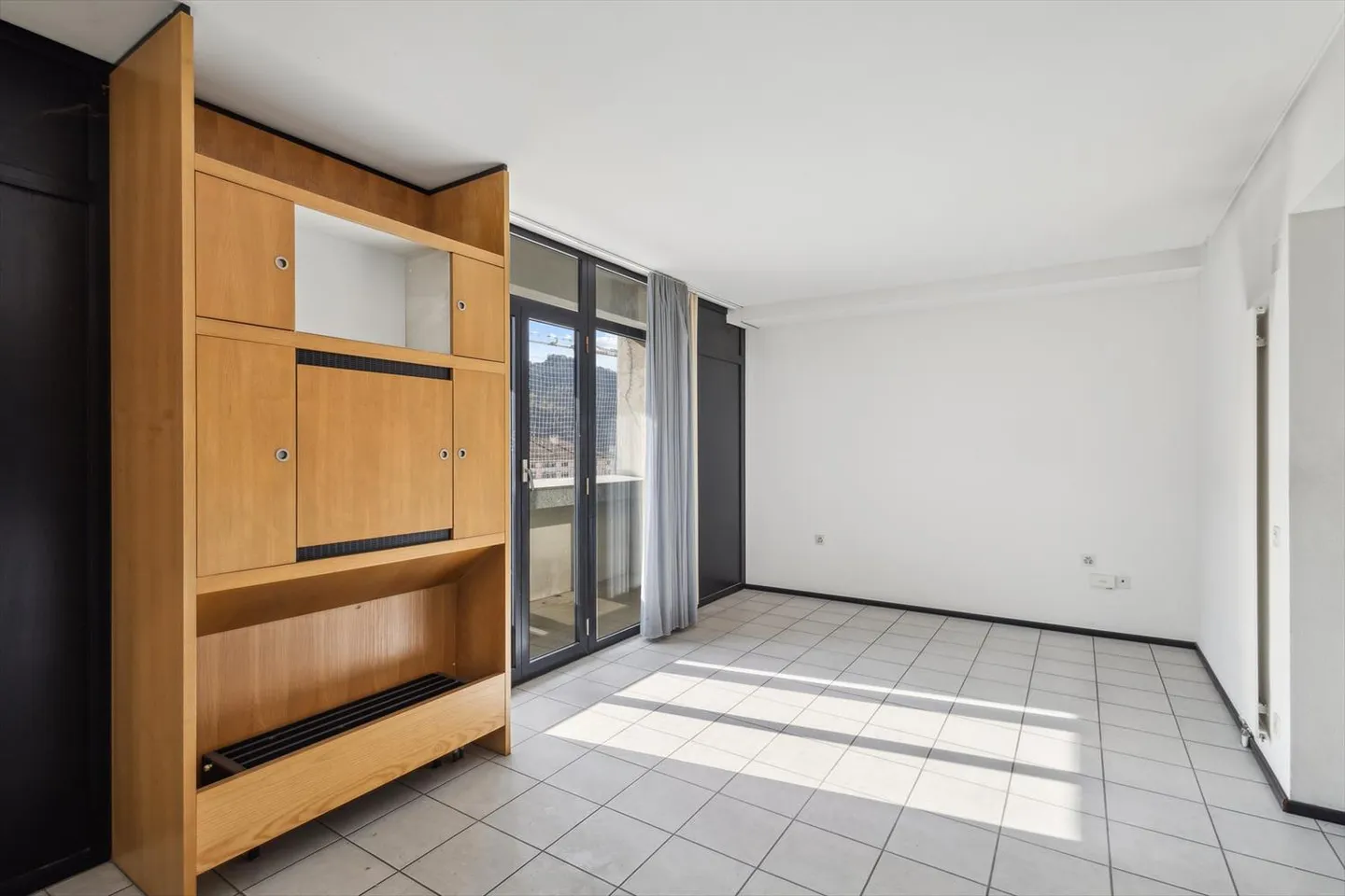 2.5 Room Apartment - Photo 3 of 10