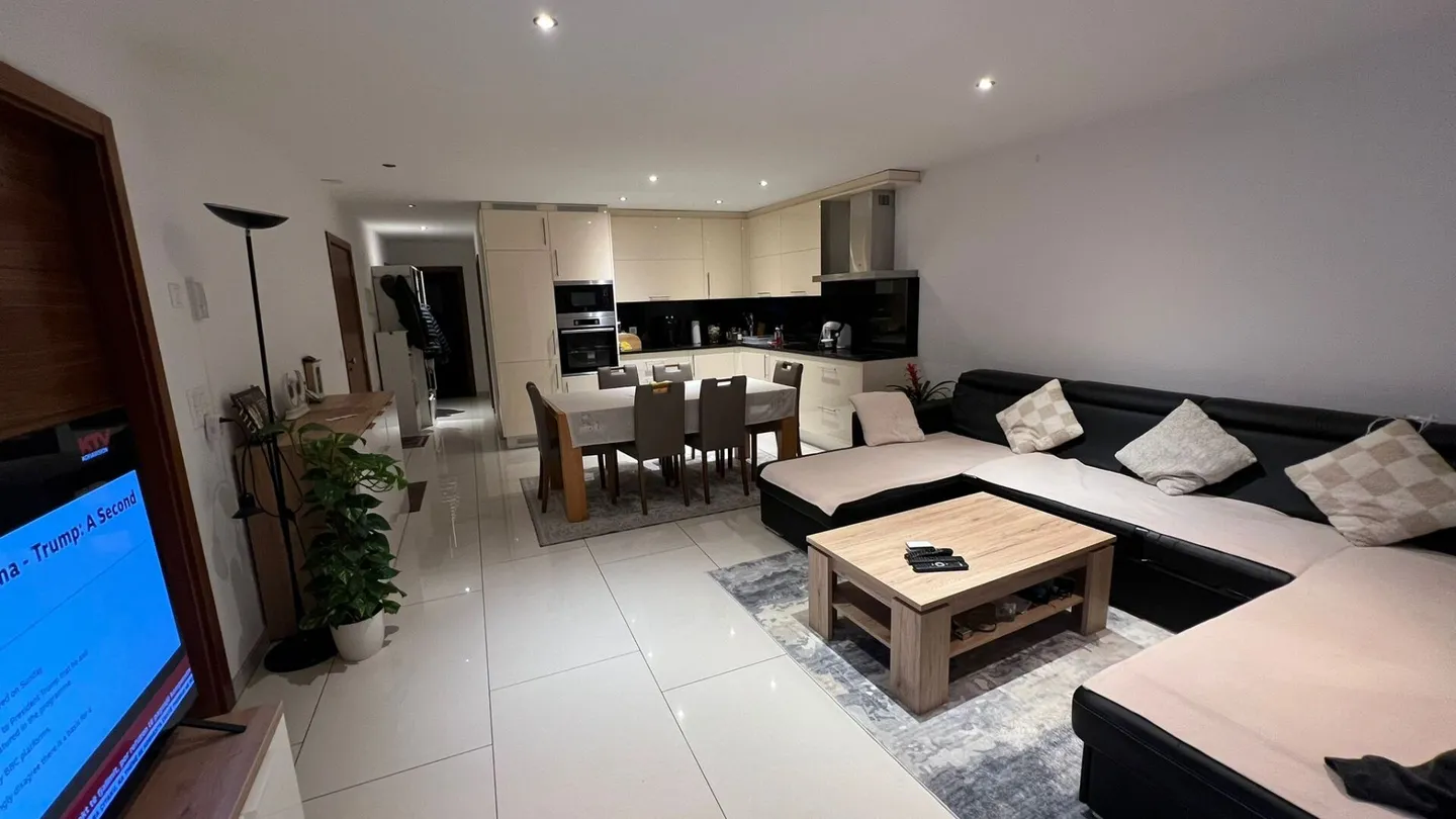 Charmante 4,5 Zimmer in einer ruhigen Umgebung - Foto 1 von 8