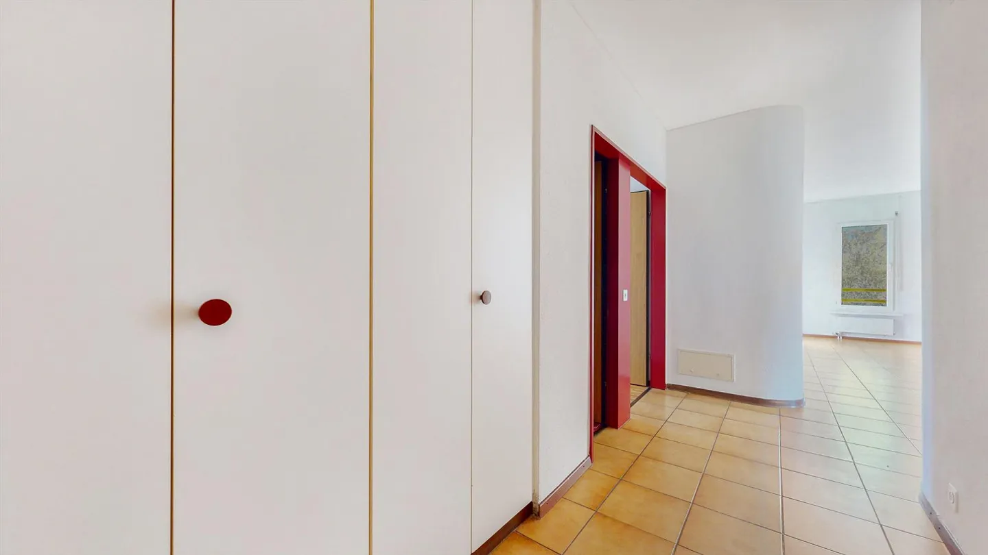 Spacious and bright 4.5-room apartment for rent in Bellinzona - Photo 1 of 8
