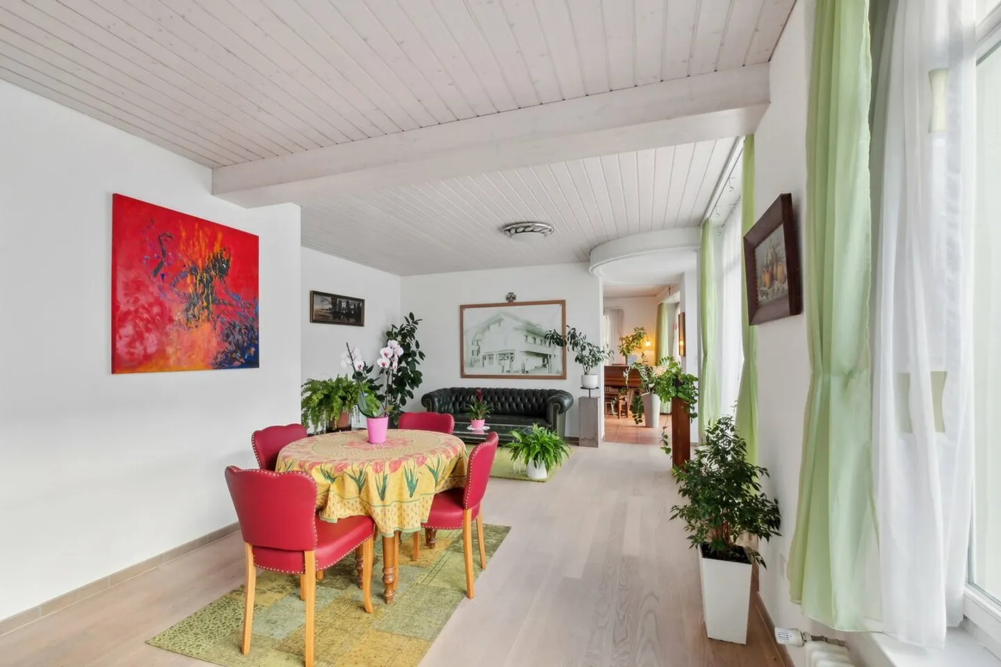 Magnifica casa su tre livelli nel cuore di Tavannes - Foto 2 di 13