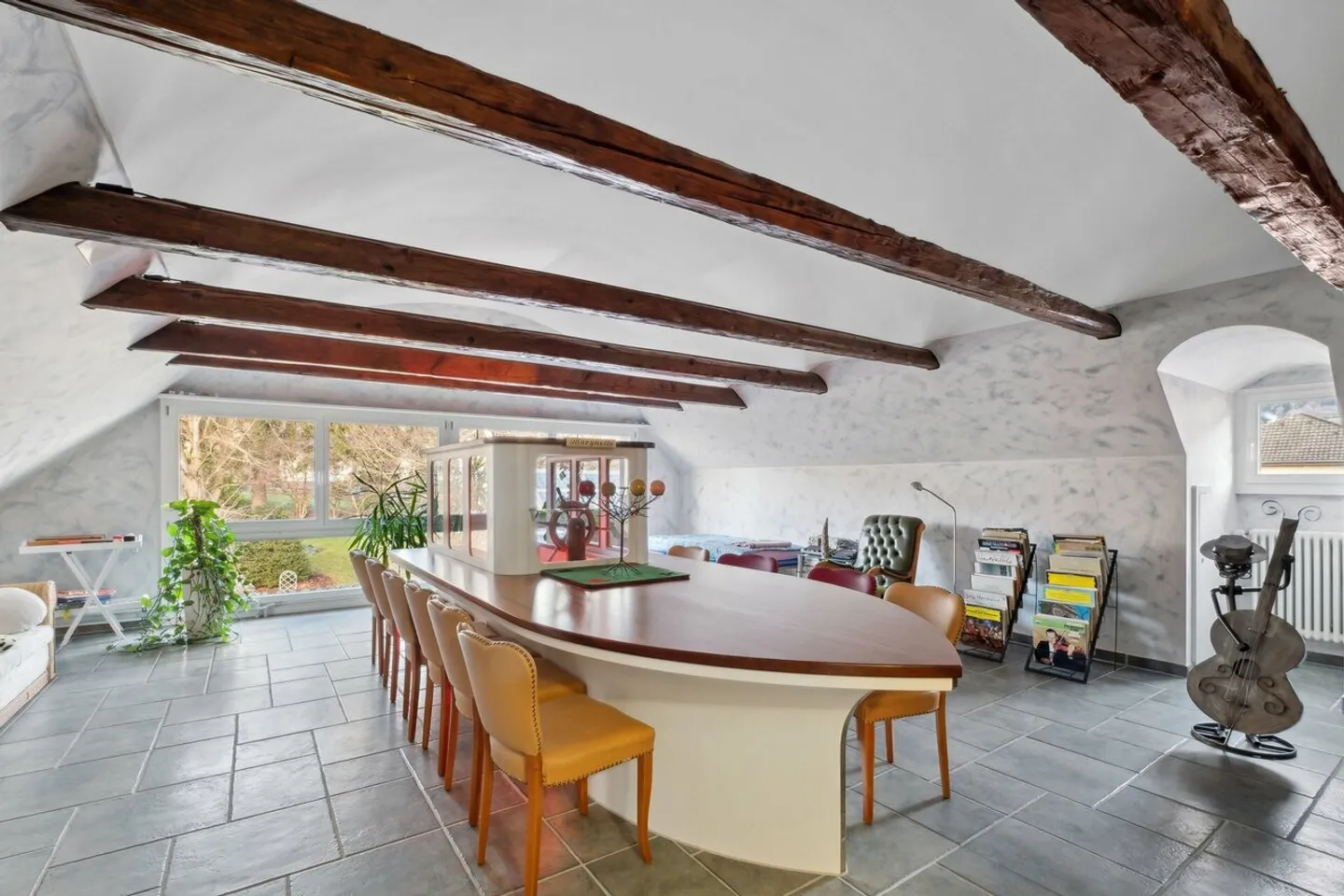 Magnifica casa su tre livelli nel cuore di Tavannes - Foto 9 di 13