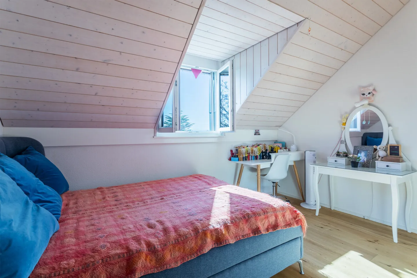 Cuarnens – Attic 5.5 rooms with mezzanine, approx. 200 m² usable, an ideal setting for your family - Photo 10 of 13