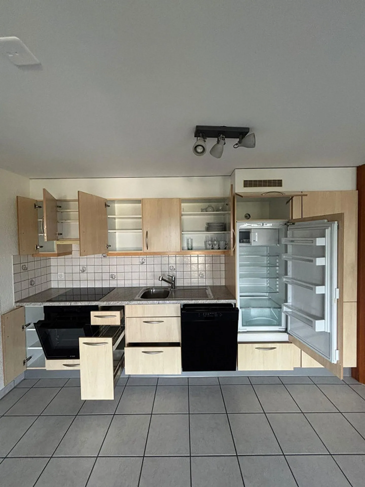 2.5-room apartment with terrace in a quiet and sunny location - Photo 2 of 8