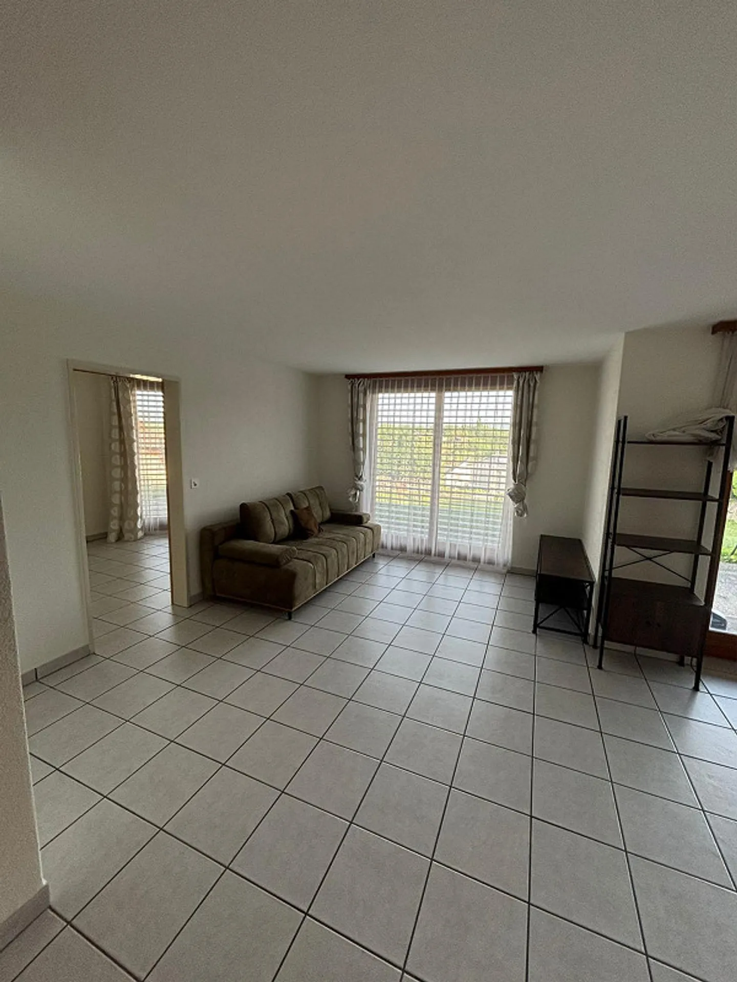 2.5-room apartment with terrace in a quiet and sunny location - Photo 3 of 8