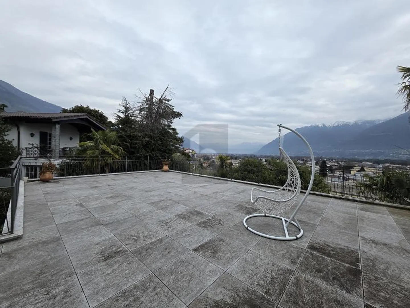 Villa Elegante con Vista Lago - Foto 2 di 6