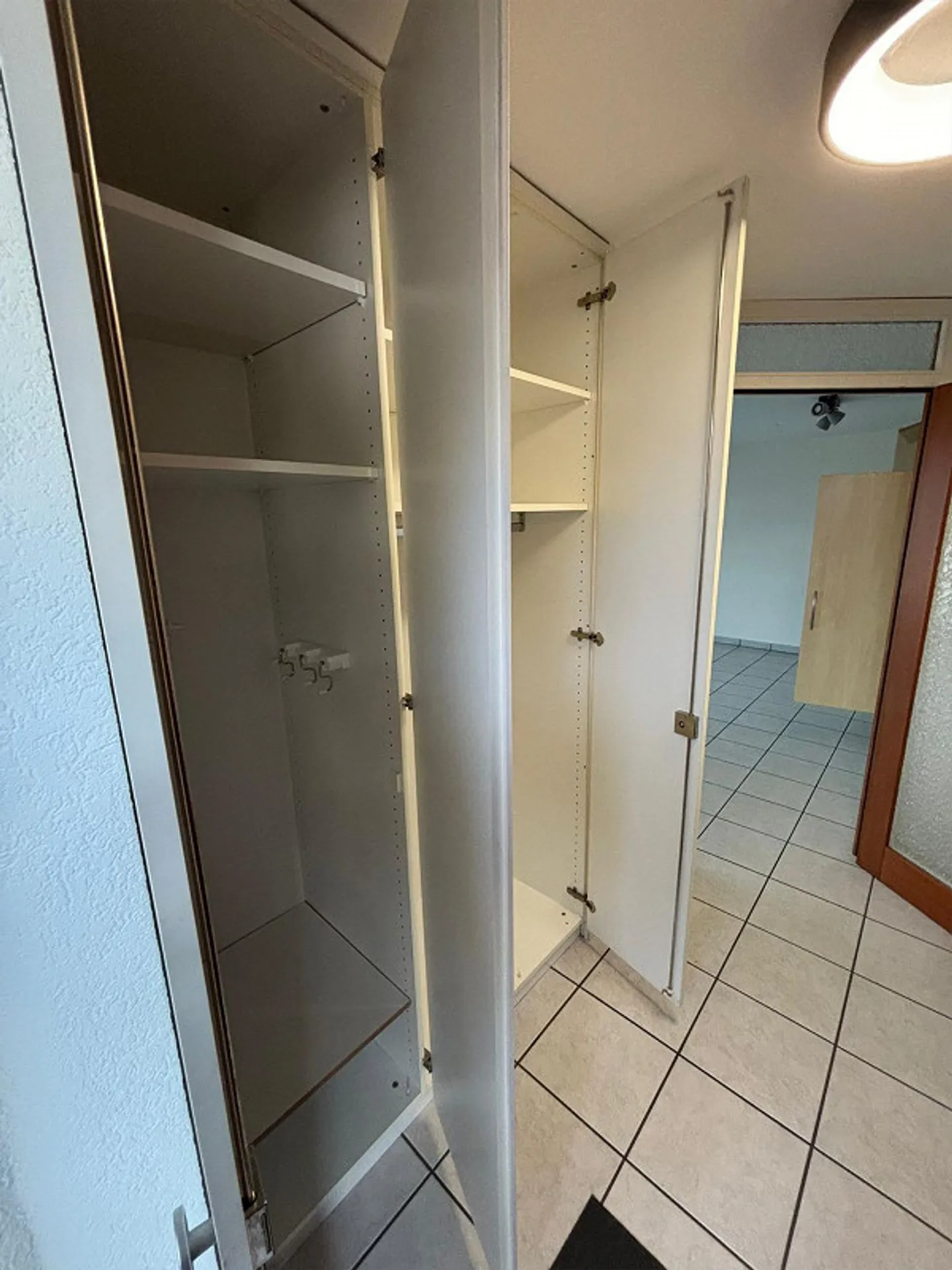 2.5-room apartment with terrace in a quiet and sunny location - Photo 7 of 8