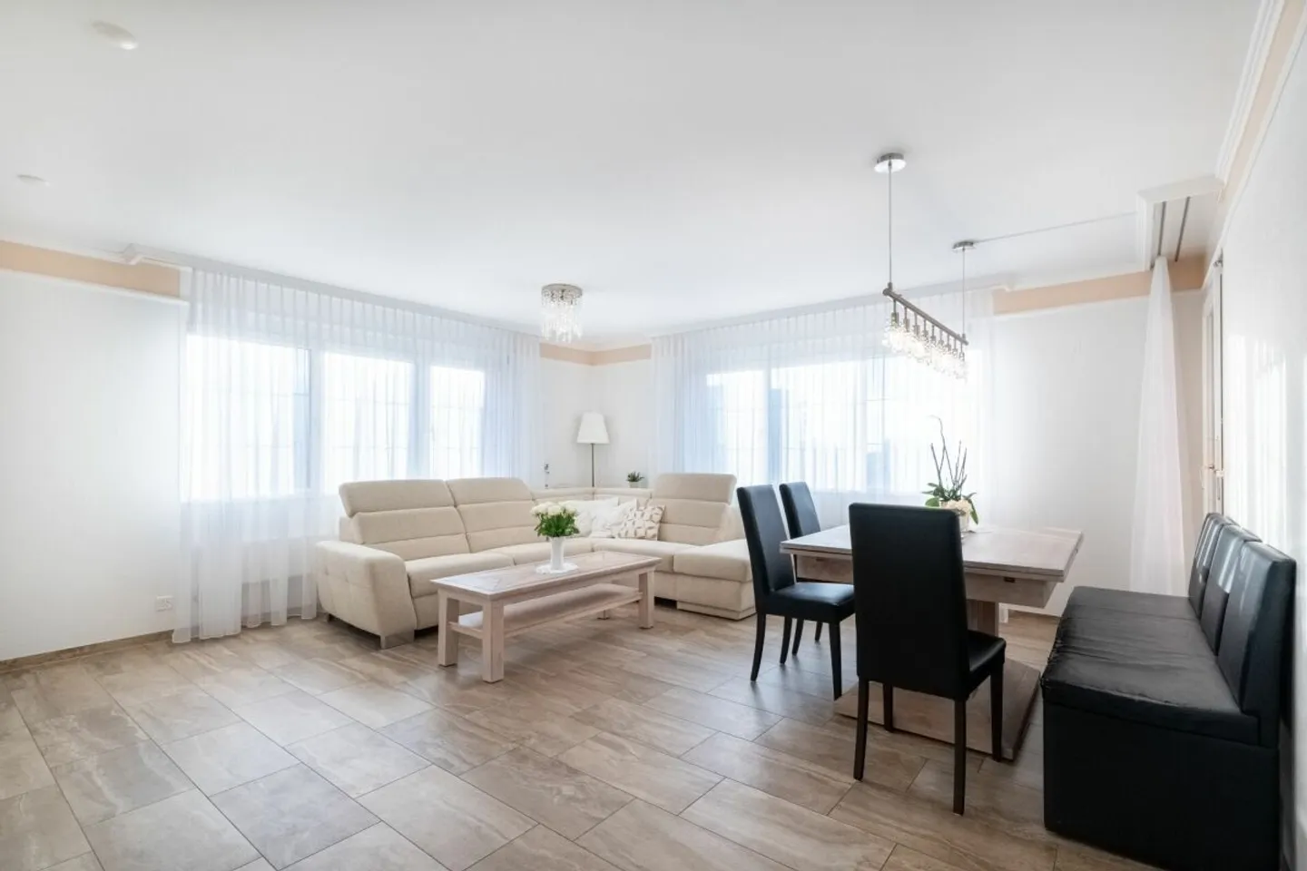 Spacious multi-generational house with extensive land reserve - Photo 8 of 12