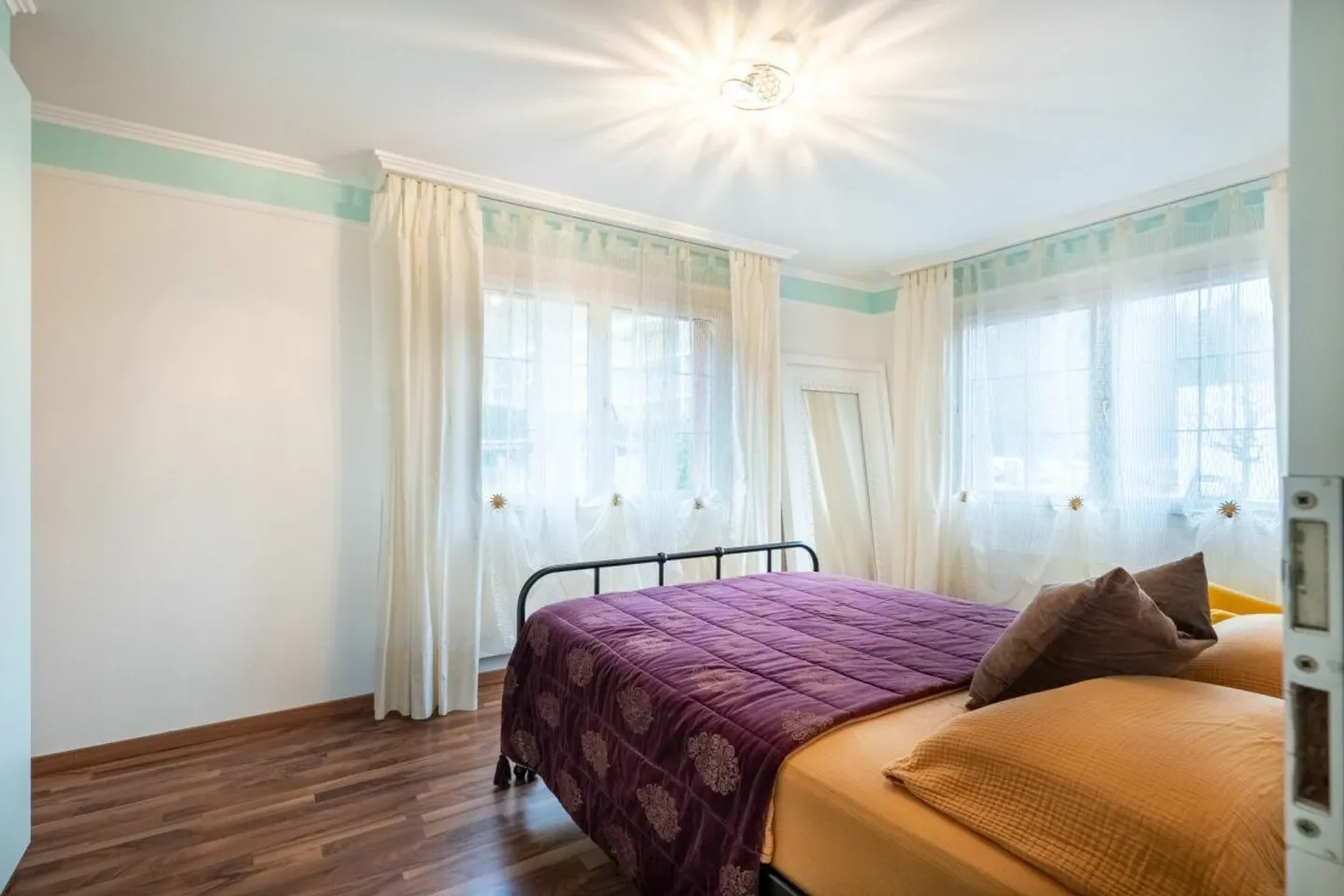 Spacious multi-generational house with extensive land reserve - Photo 9 of 12